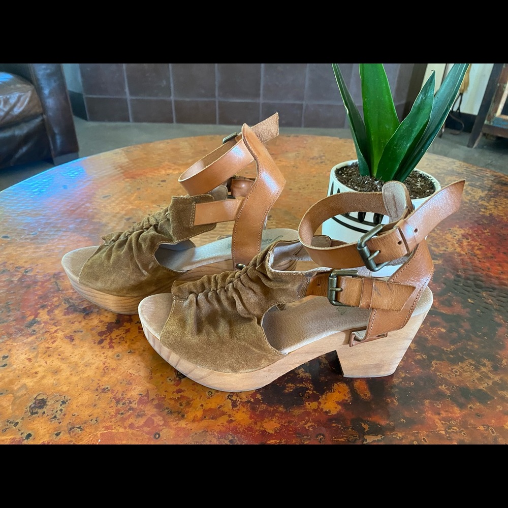 Free People chunky sandles